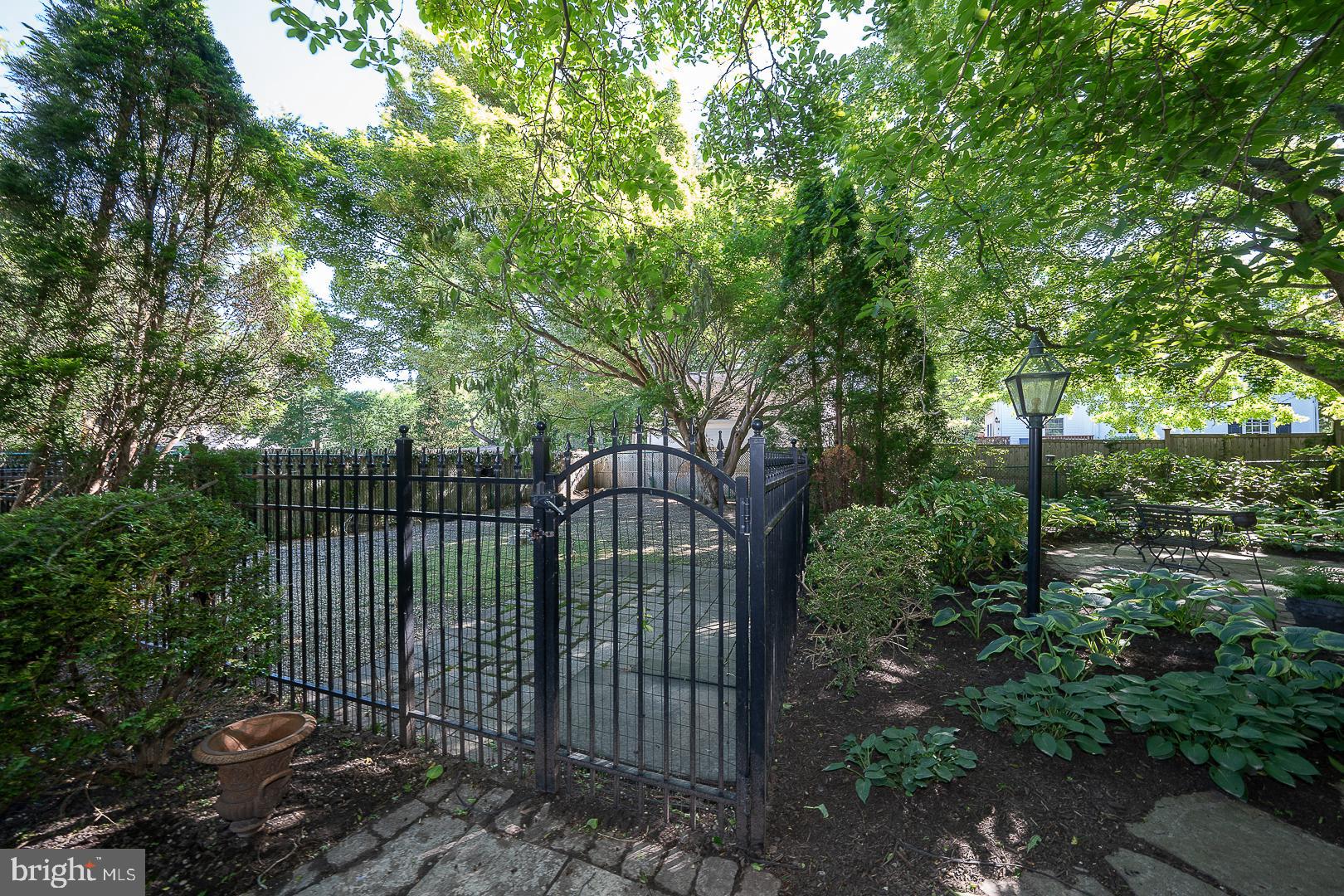 101 E BROOKHAVEN ROAD
