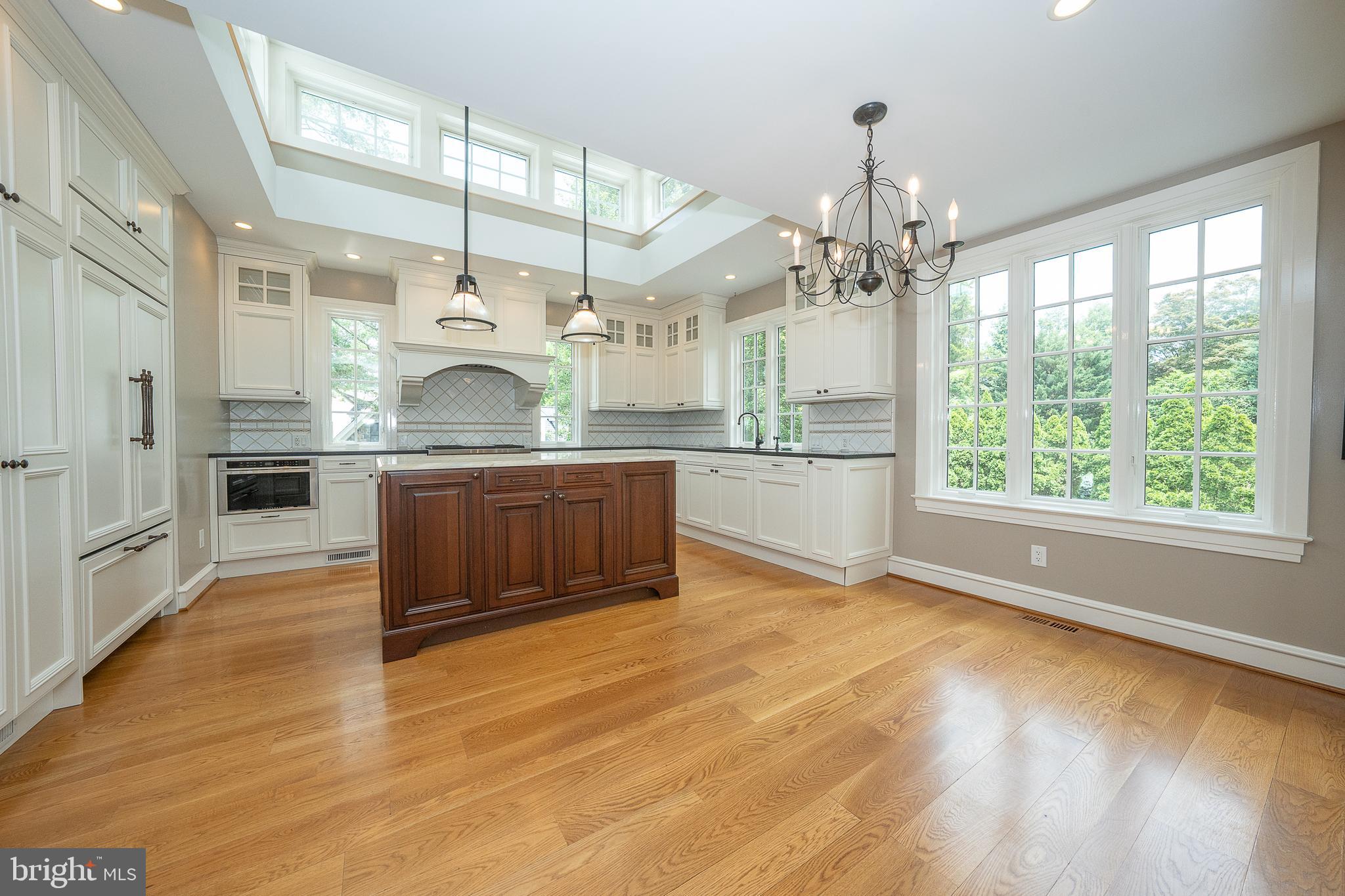 101 E BROOKHAVEN ROAD