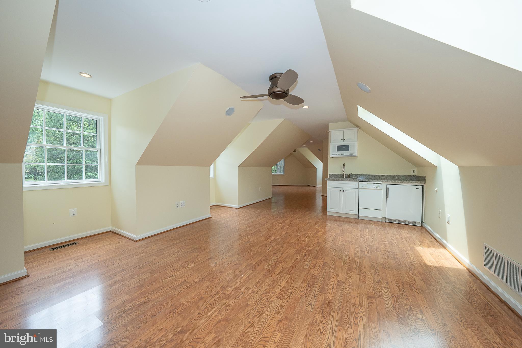 101 E BROOKHAVEN ROAD