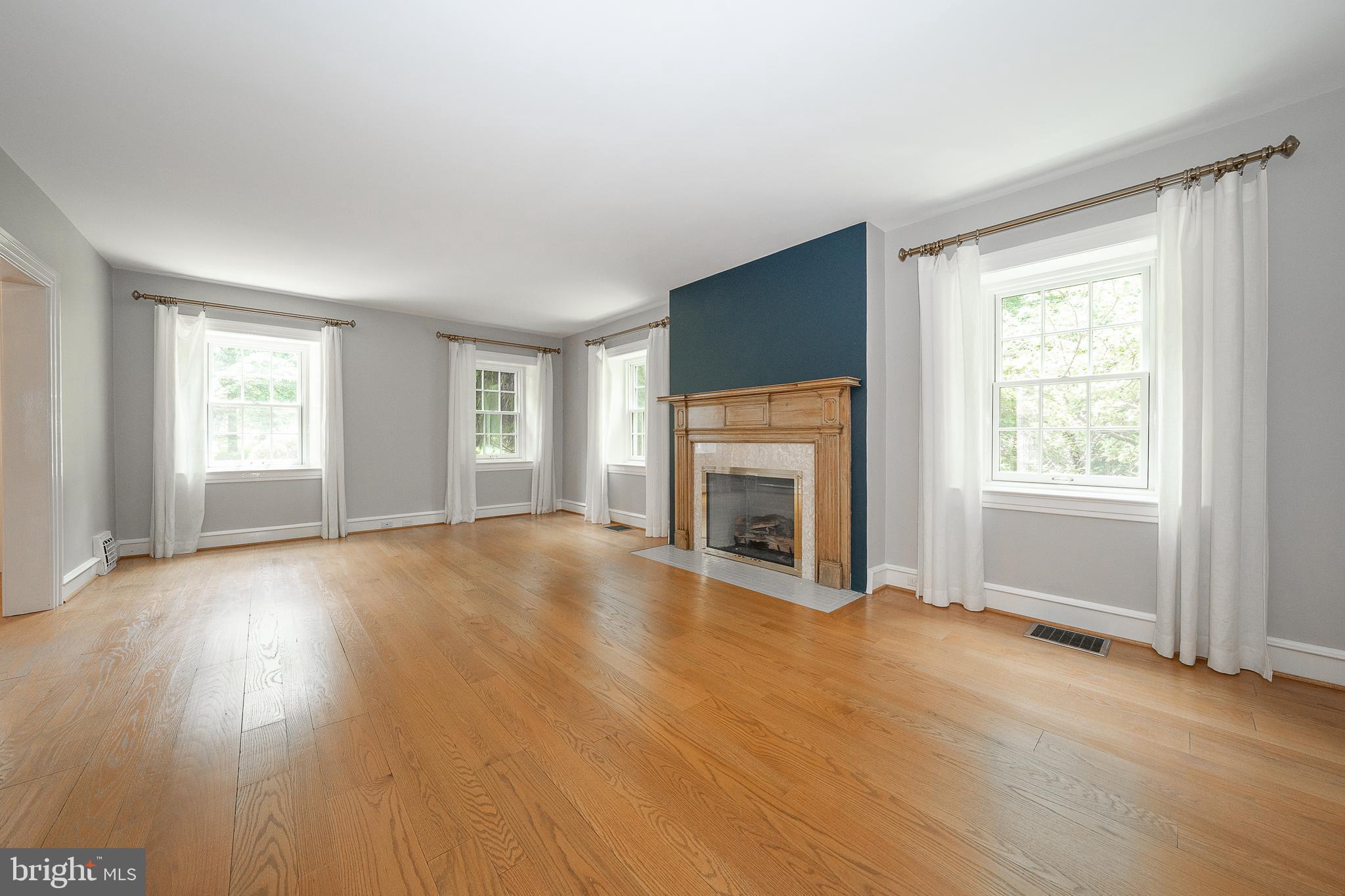 101 E BROOKHAVEN ROAD
