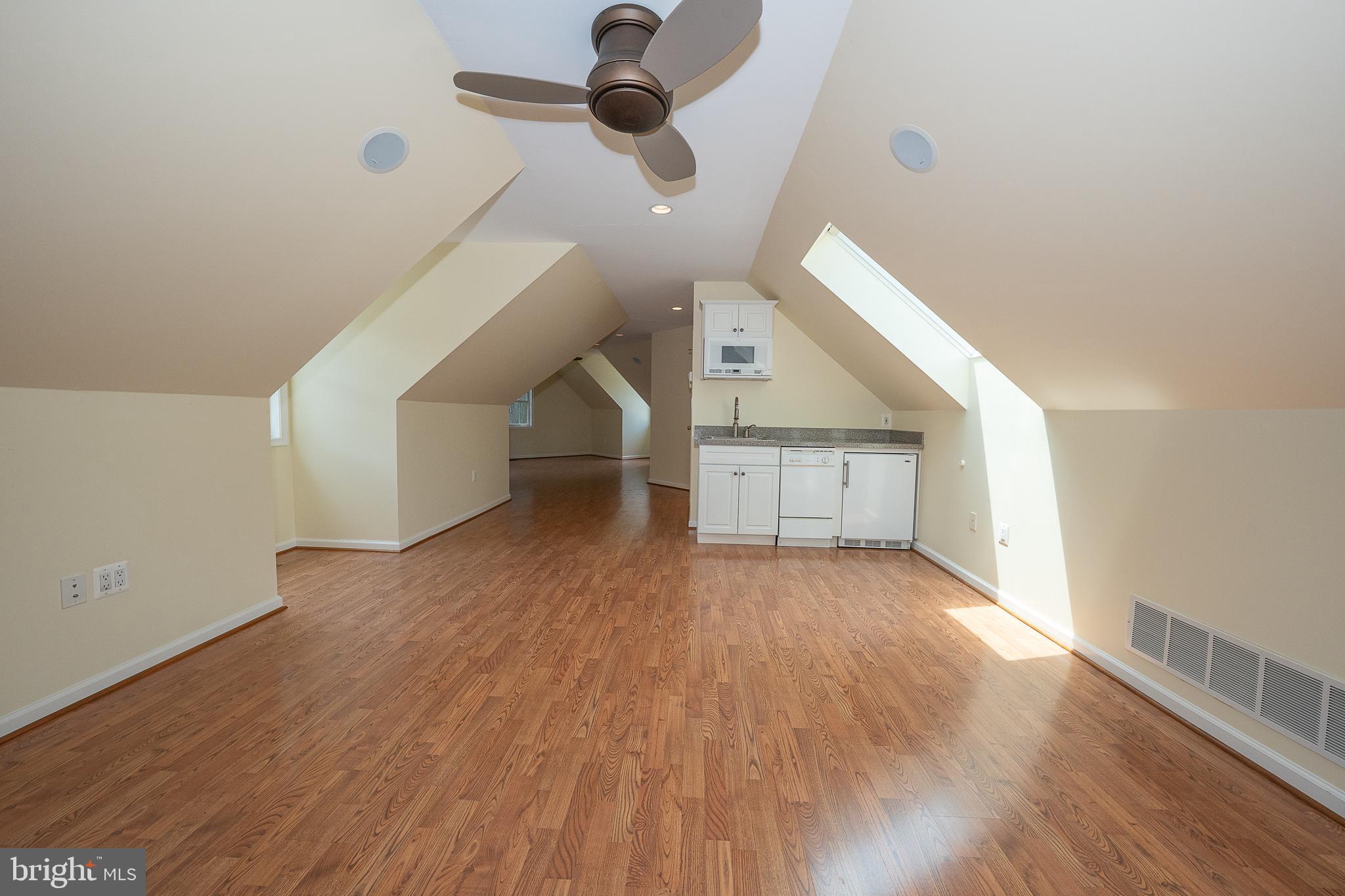 101 E BROOKHAVEN ROAD