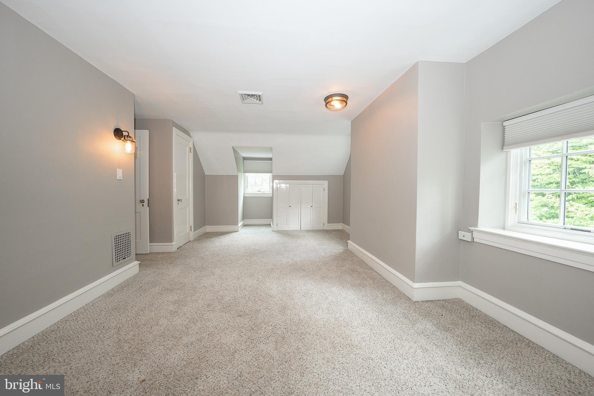 101 E BROOKHAVEN ROAD