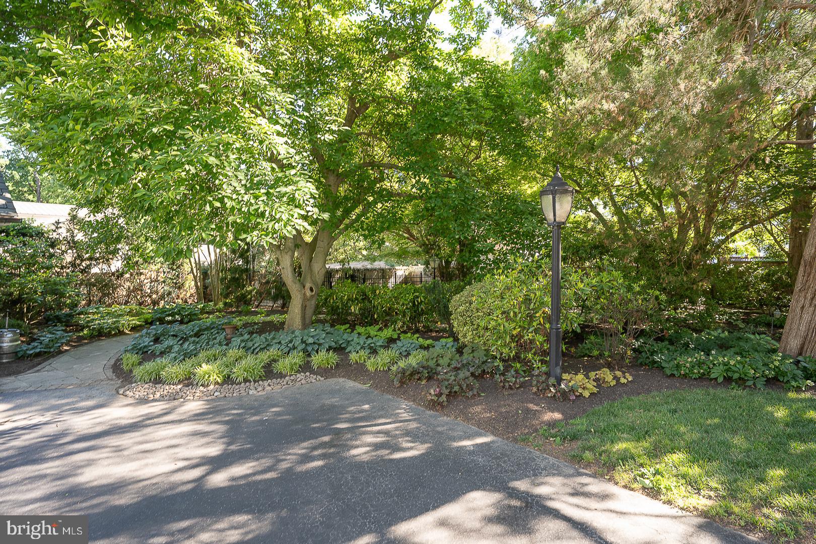 101 E BROOKHAVEN ROAD