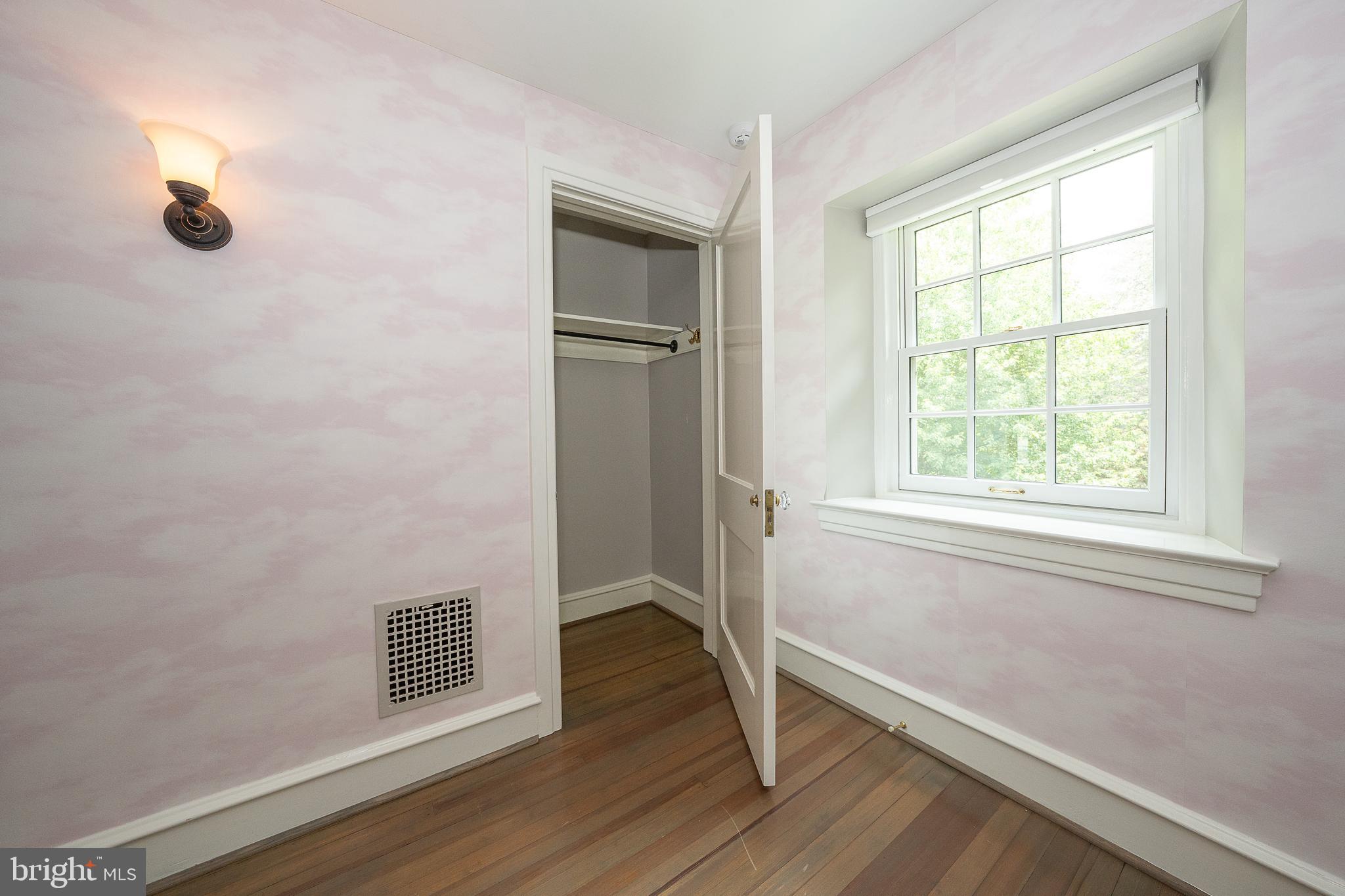 101 E BROOKHAVEN ROAD