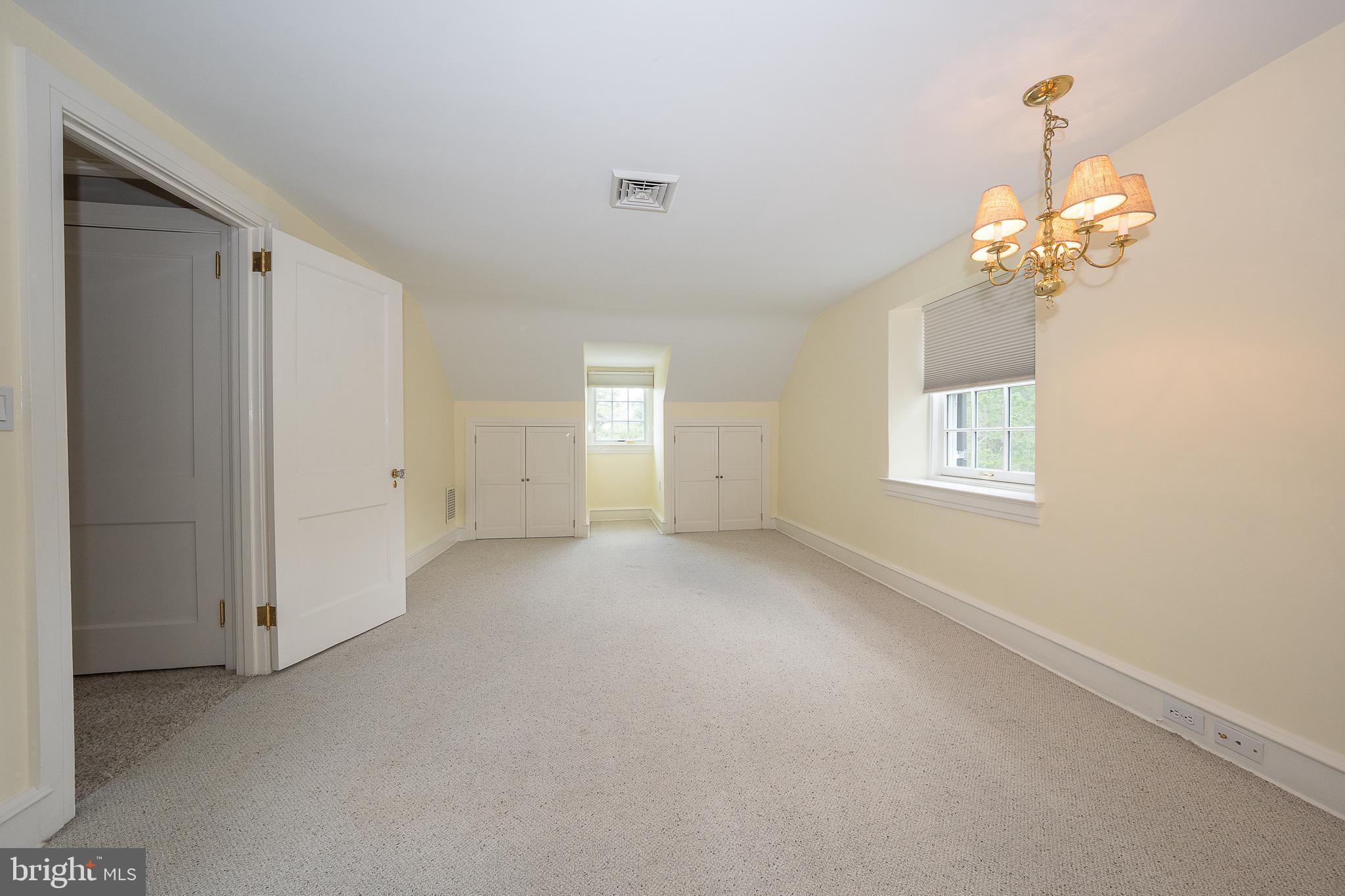 101 E BROOKHAVEN ROAD