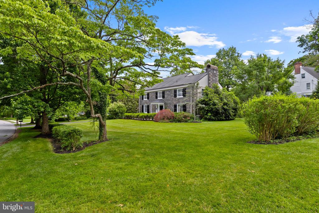 400 MEADOWBROOK AVENUE