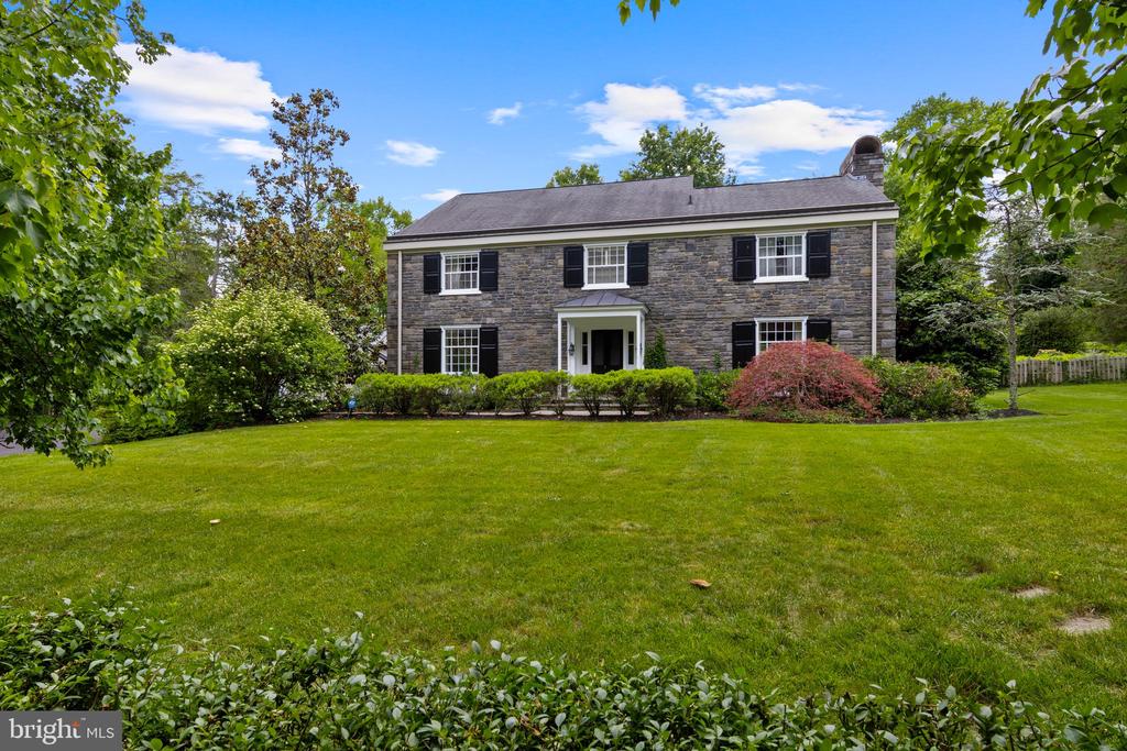 400 MEADOWBROOK AVENUE