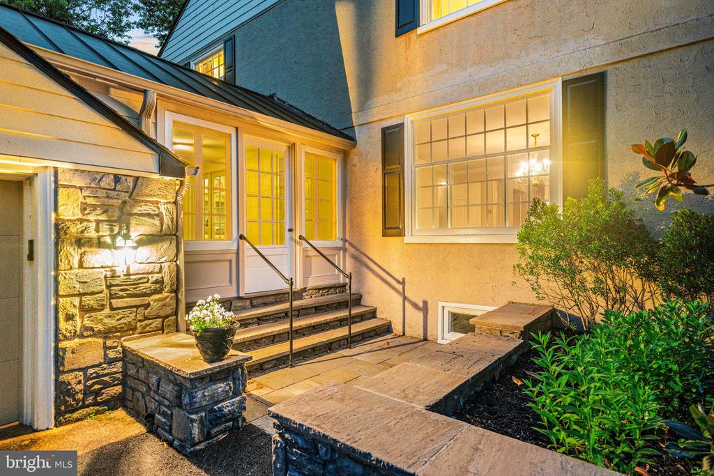 400 MEADOWBROOK AVENUE