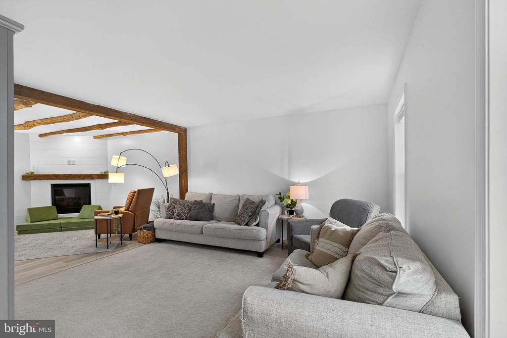 6 WOODLYN COURT