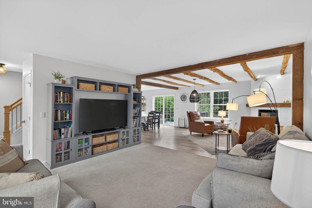 6 WOODLYN COURT