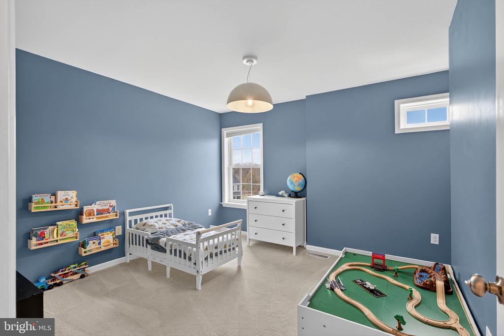 6 WOODLYN COURT