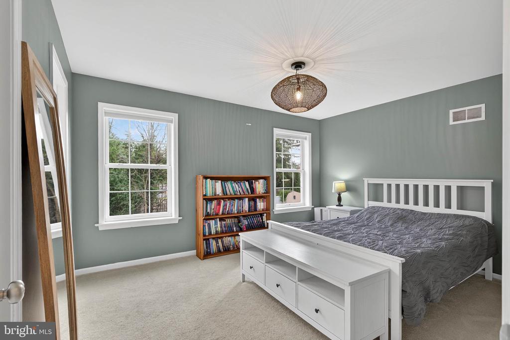 6 WOODLYN COURT