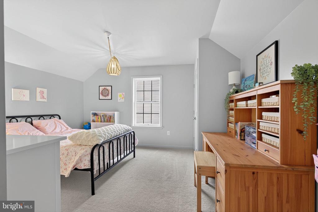 6 WOODLYN COURT
