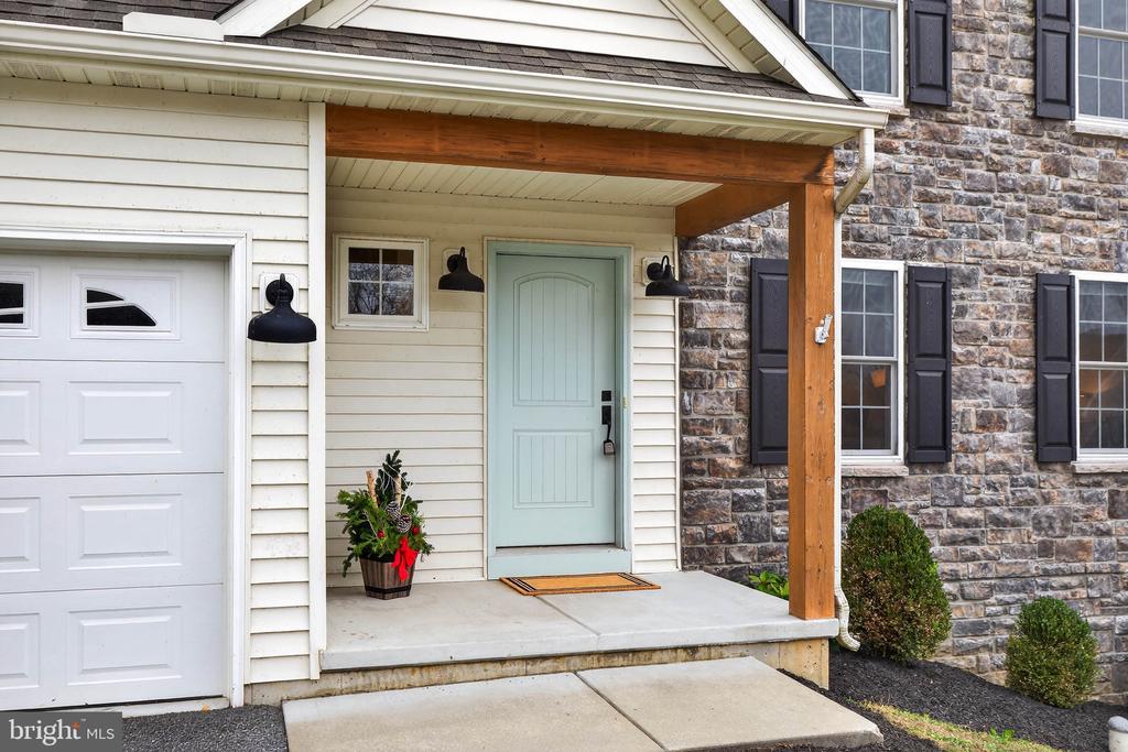 6 WOODLYN COURT