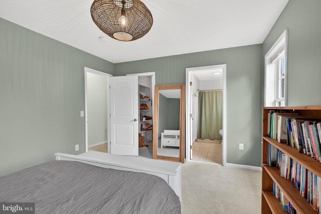 6 WOODLYN COURT