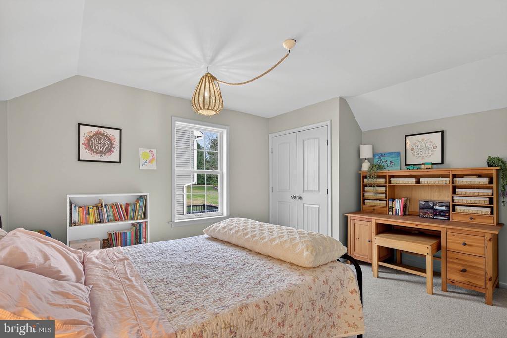 6 WOODLYN COURT