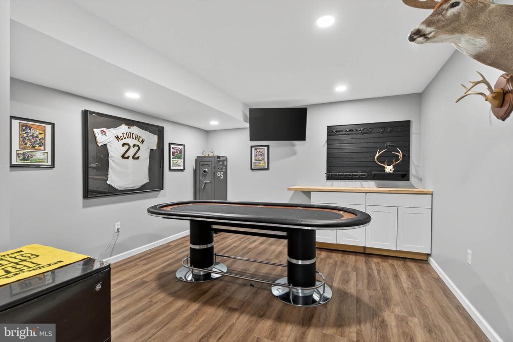 6 WOODLYN COURT