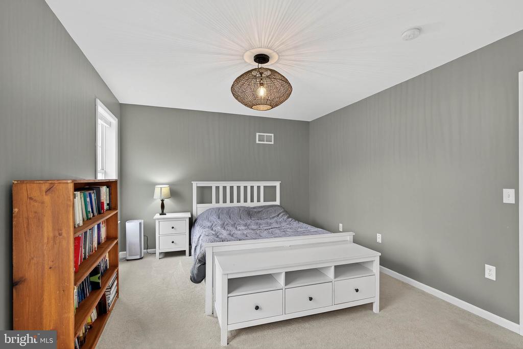 6 WOODLYN COURT