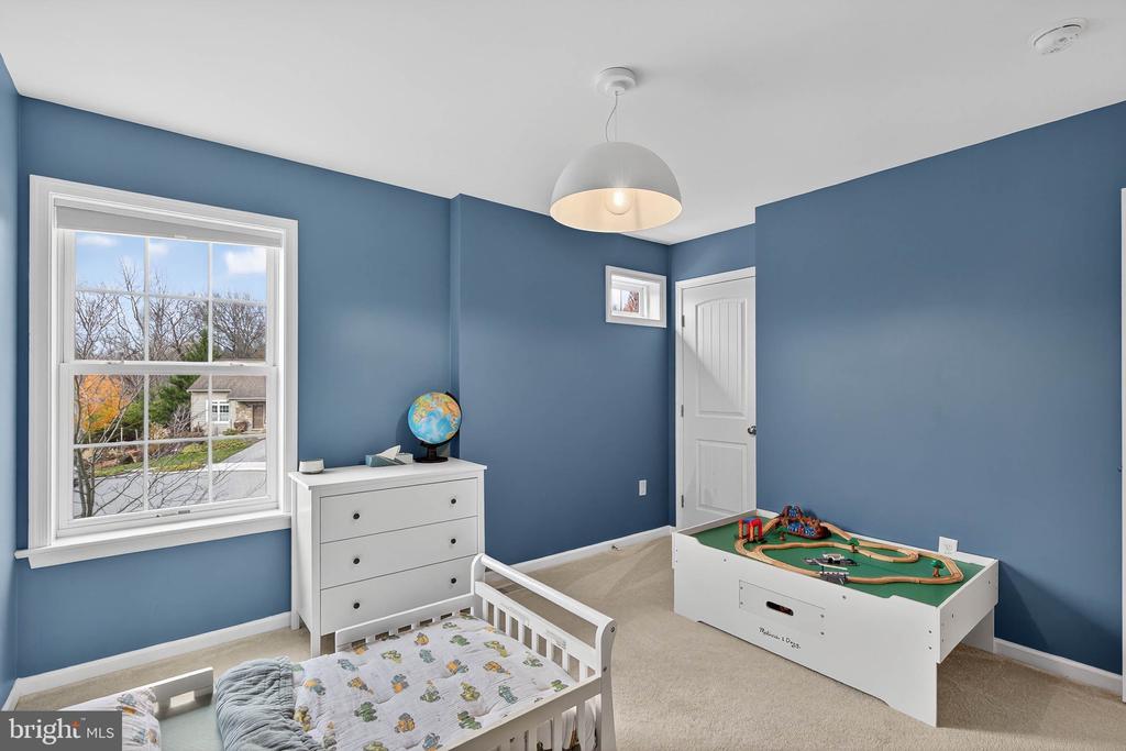 6 WOODLYN COURT