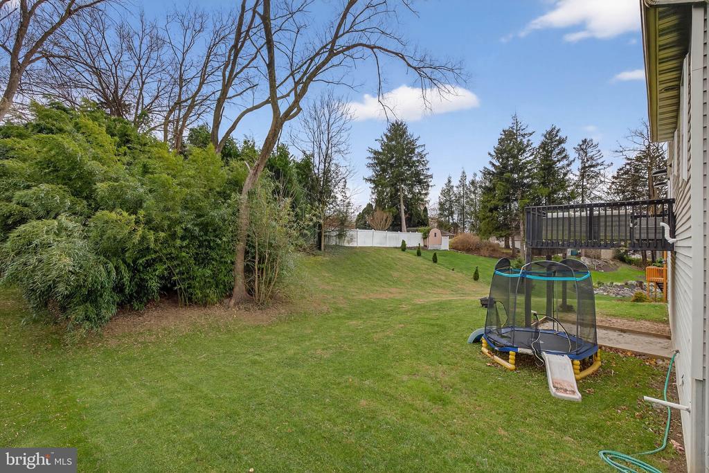 6 WOODLYN COURT