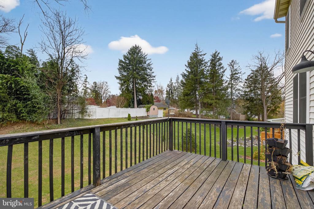 6 WOODLYN COURT