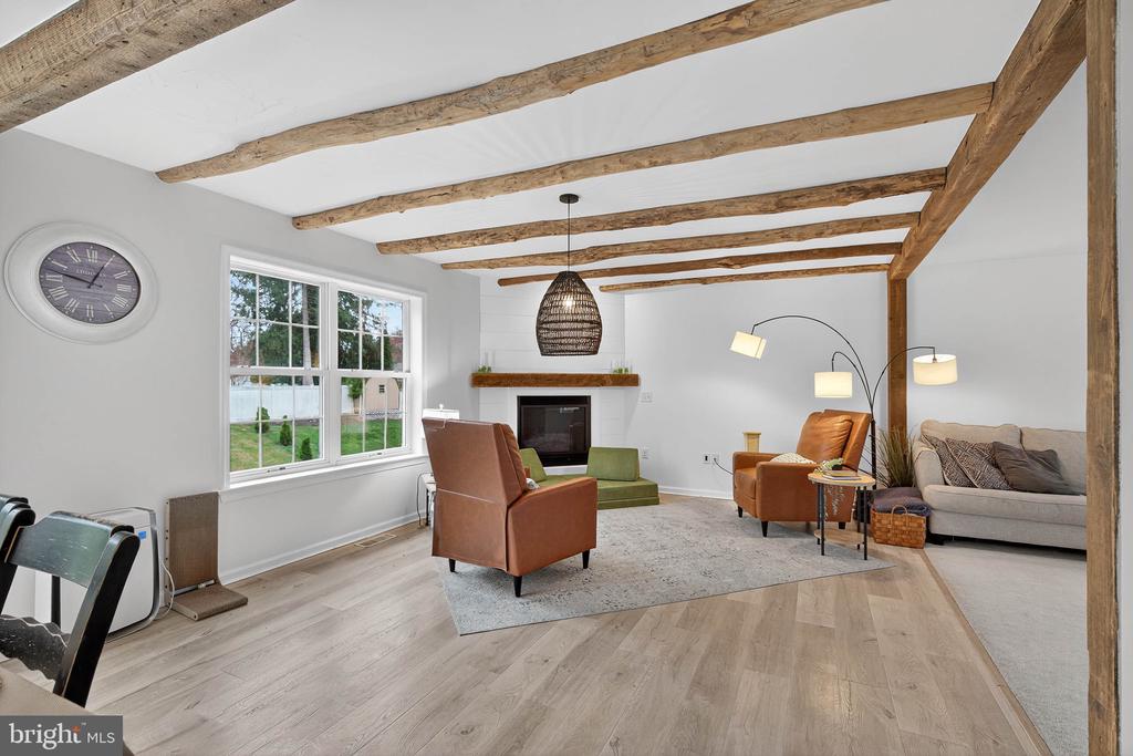6 WOODLYN COURT