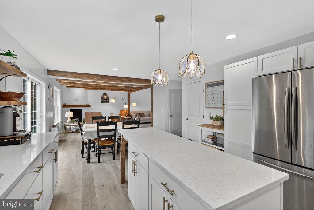 6 WOODLYN COURT
