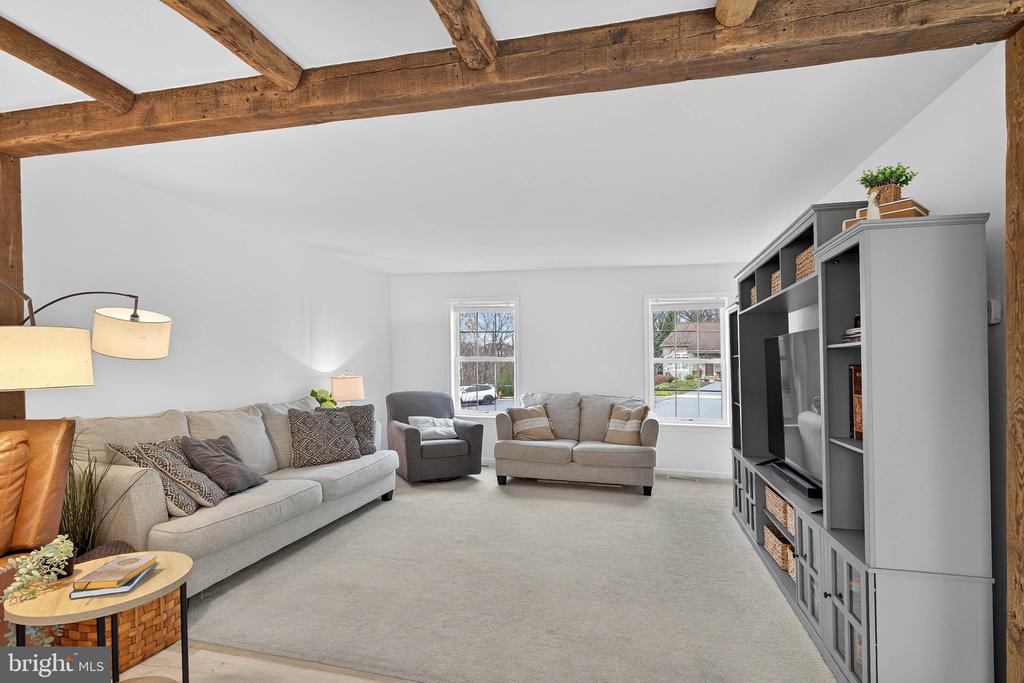 6 WOODLYN COURT