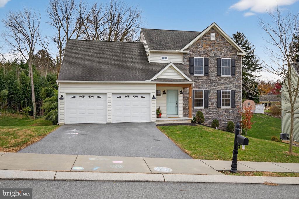 6 WOODLYN COURT