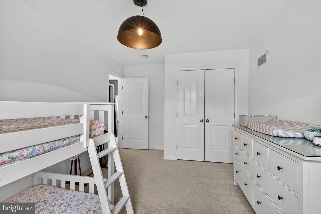 6 WOODLYN COURT