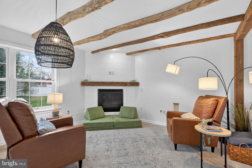 6 WOODLYN COURT