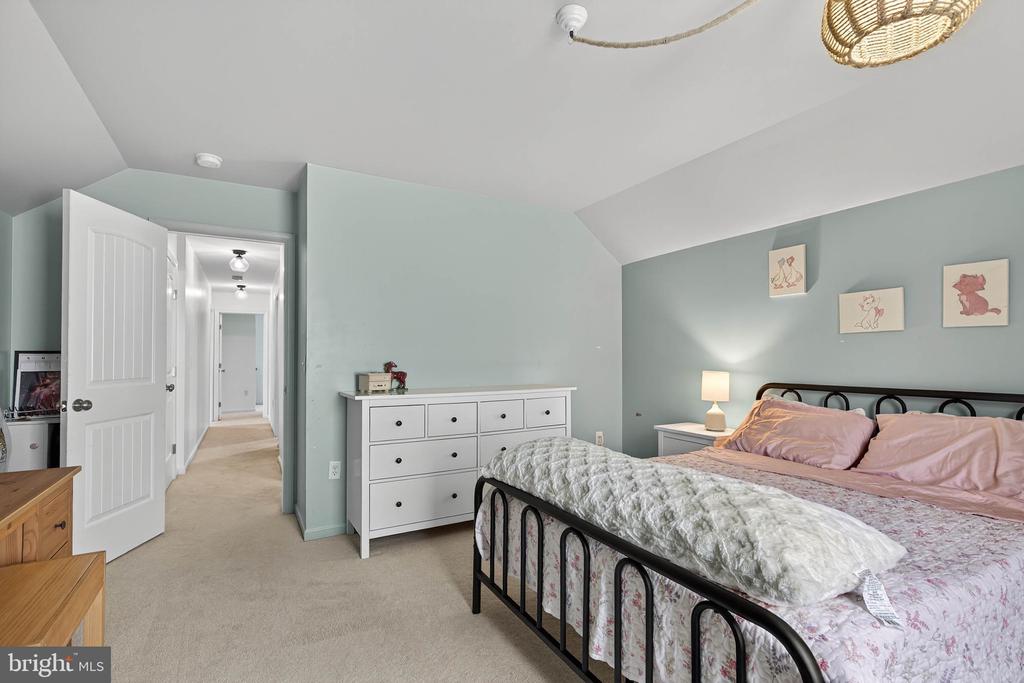6 WOODLYN COURT