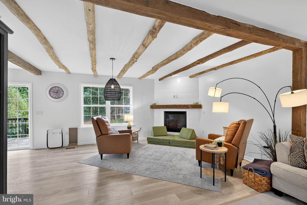 6 WOODLYN COURT