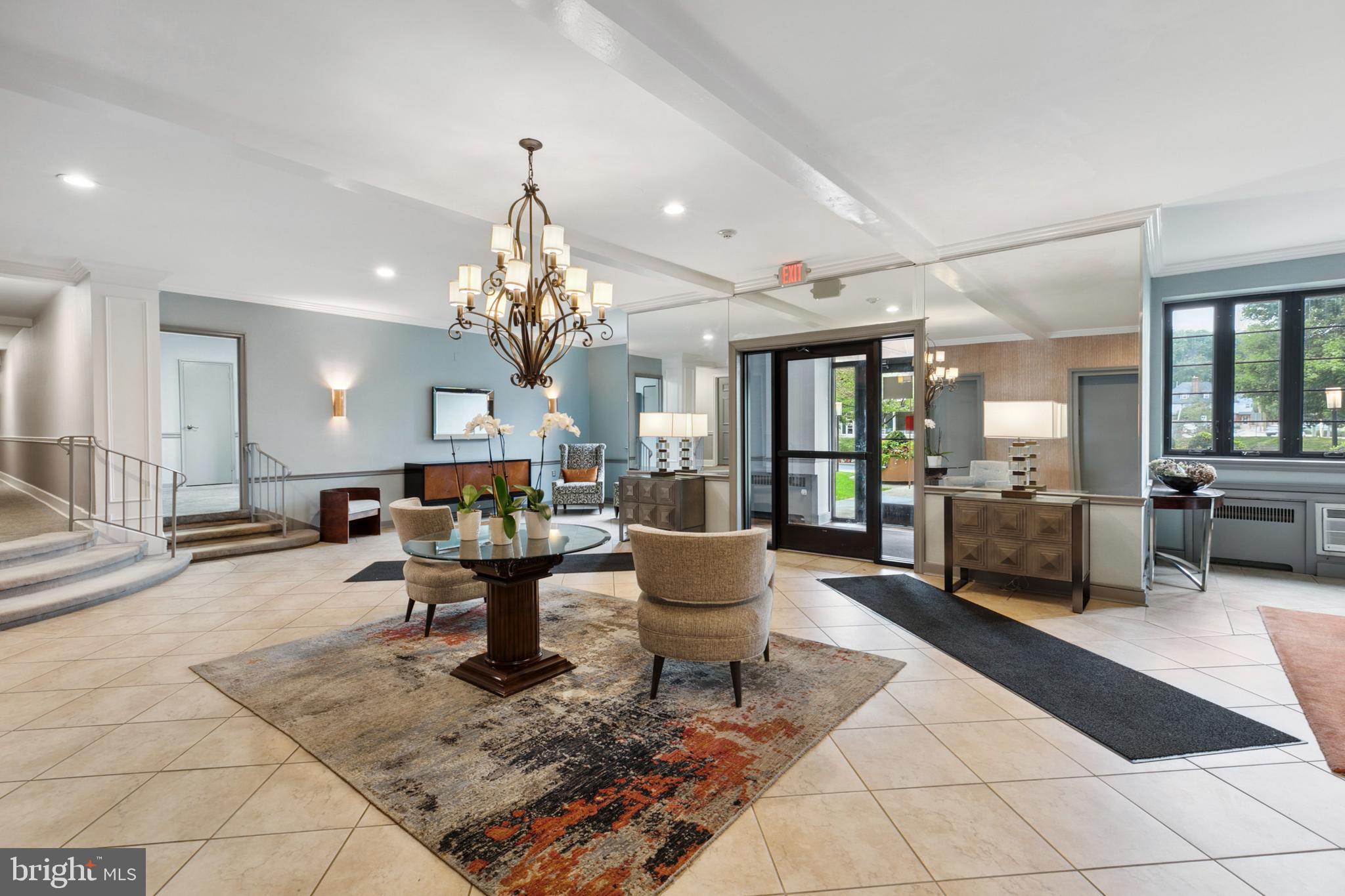 346 E Lancaster Ave #305