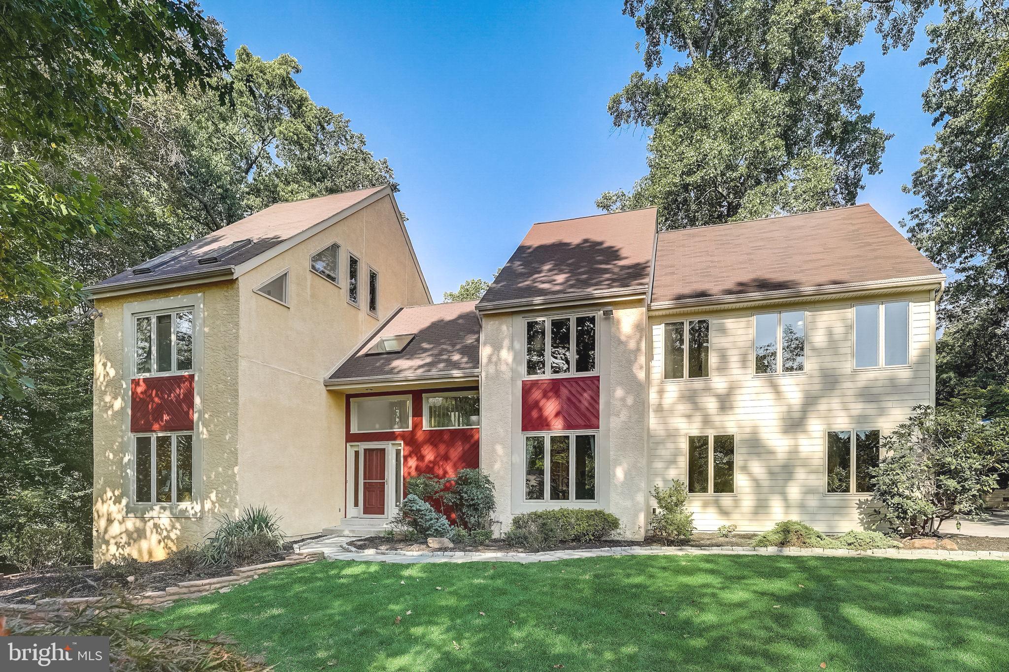 936 Honeysuckle Ln