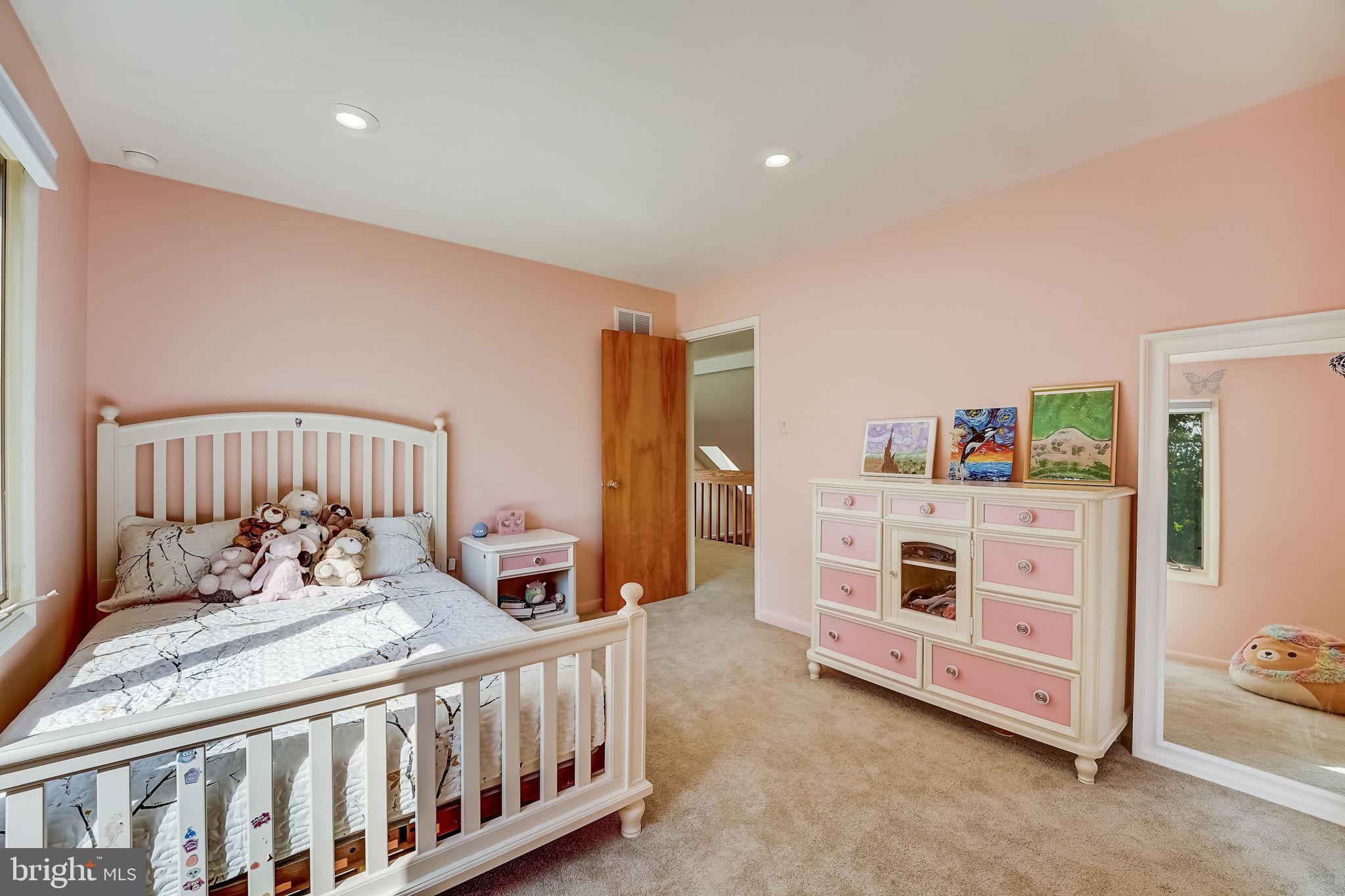 936 Honeysuckle Ln