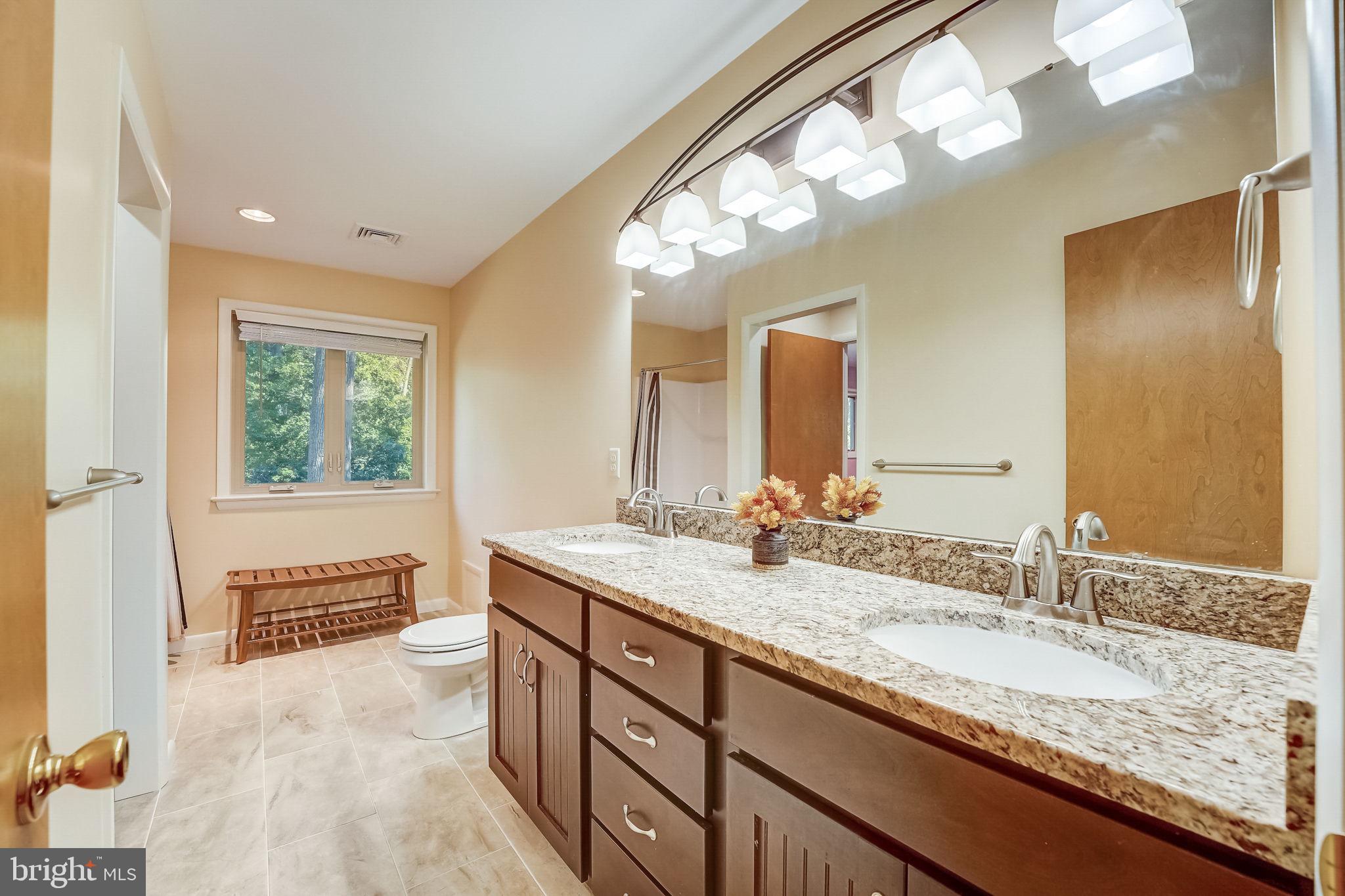 936 Honeysuckle Ln