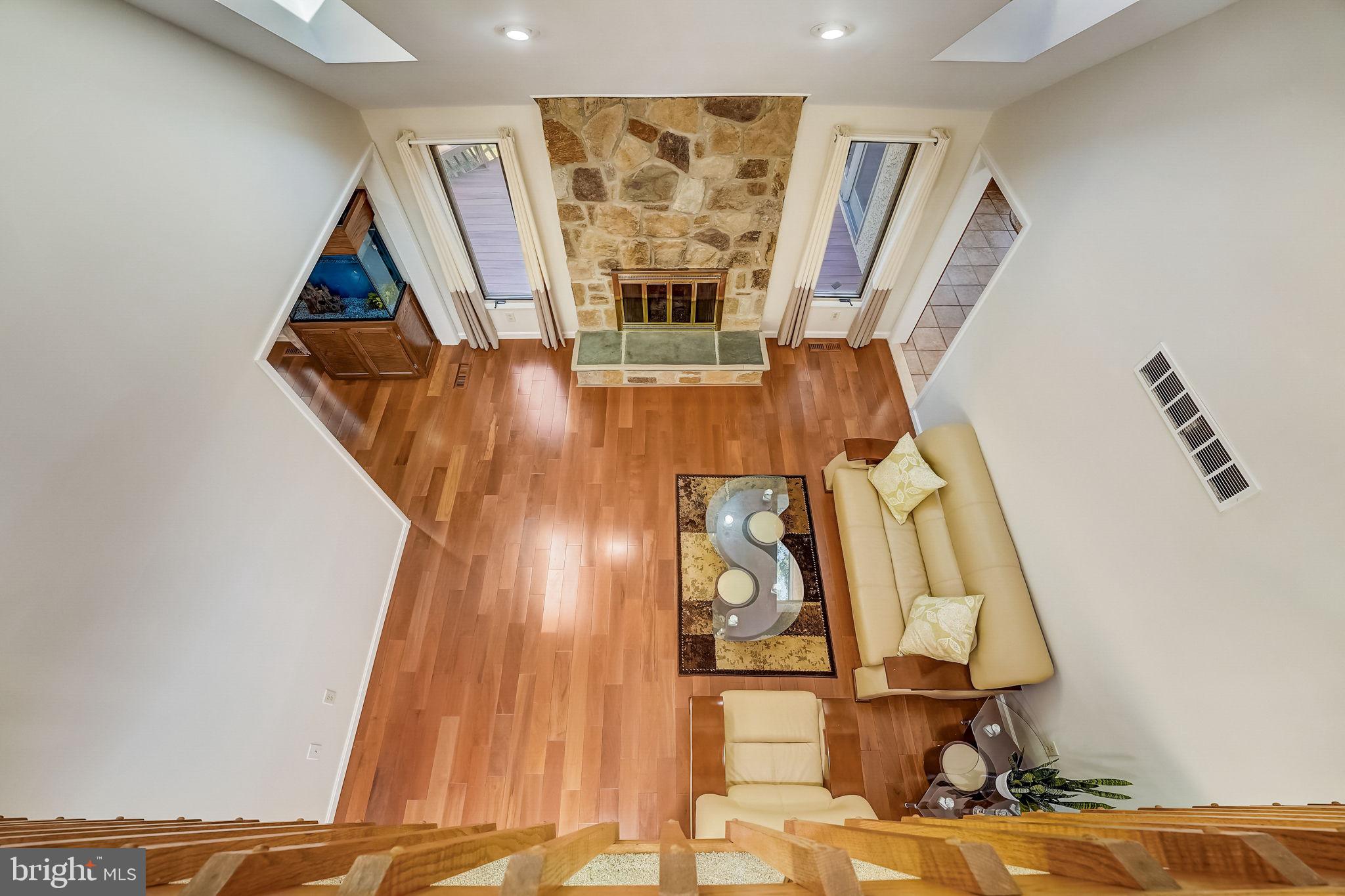 936 Honeysuckle Ln