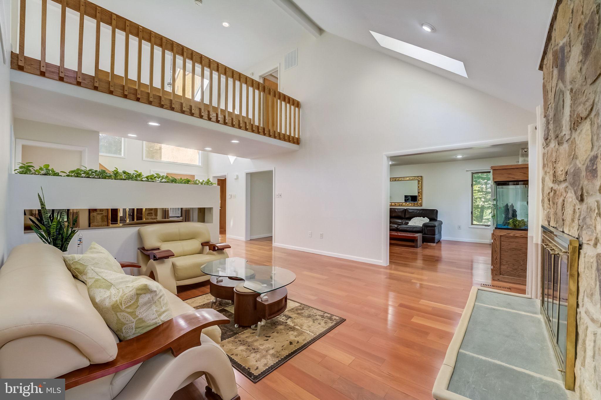 936 Honeysuckle Ln