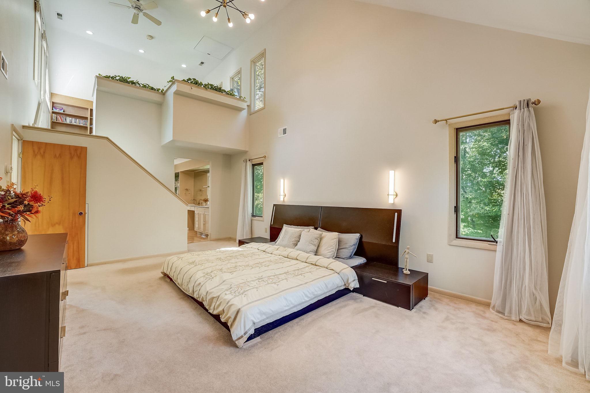 936 Honeysuckle Ln