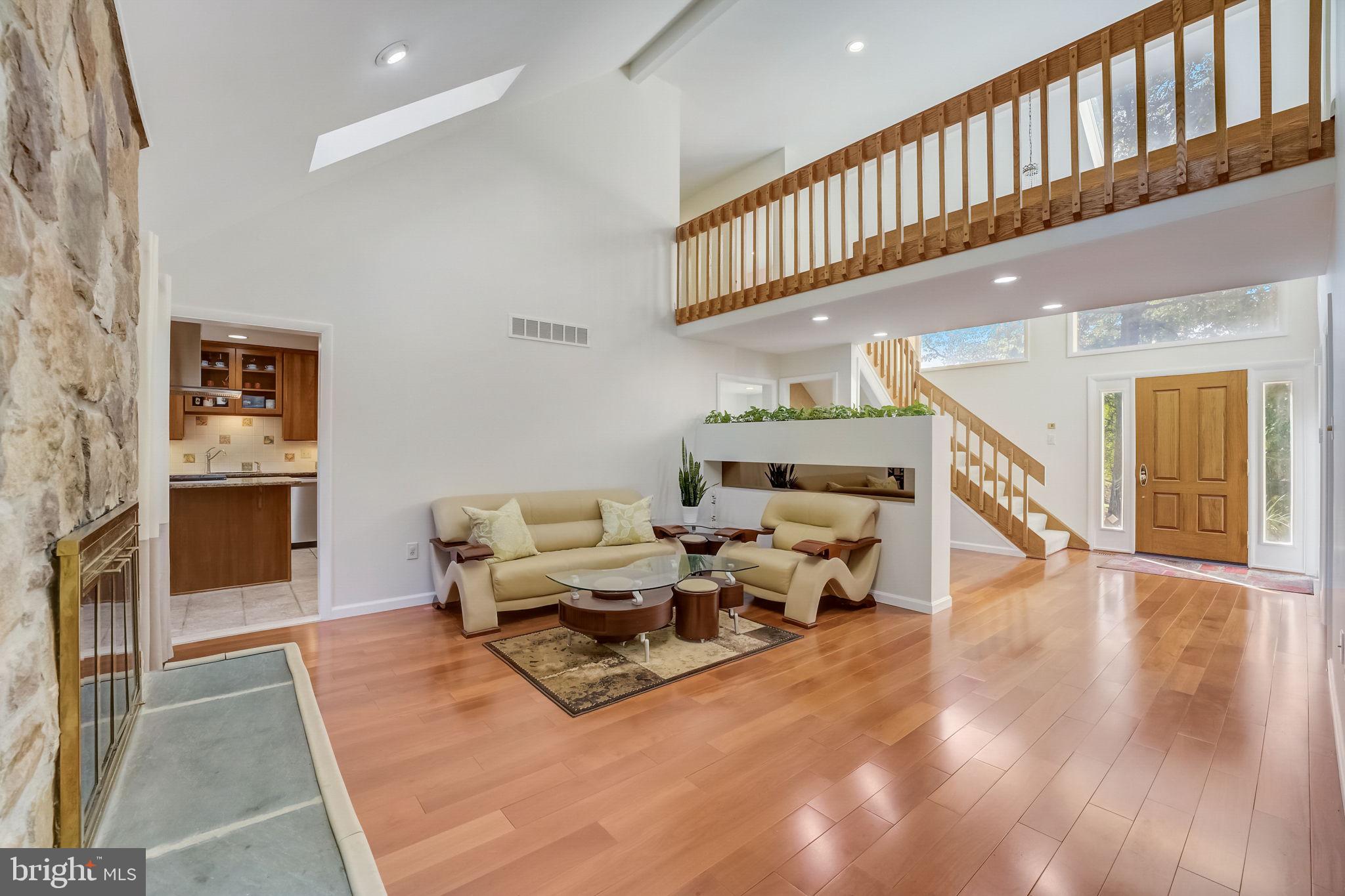 936 Honeysuckle Ln
