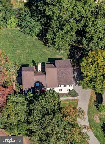 936 Honeysuckle Ln