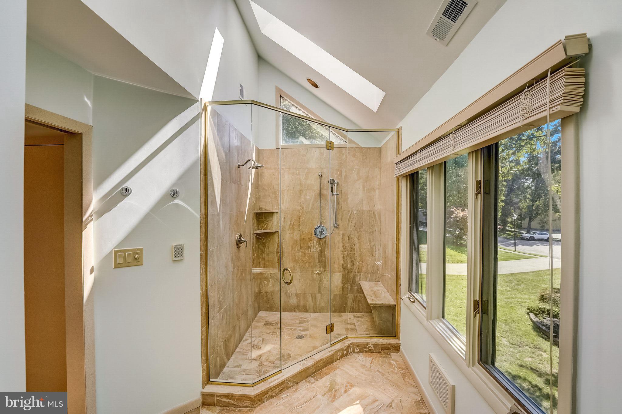 936 Honeysuckle Ln