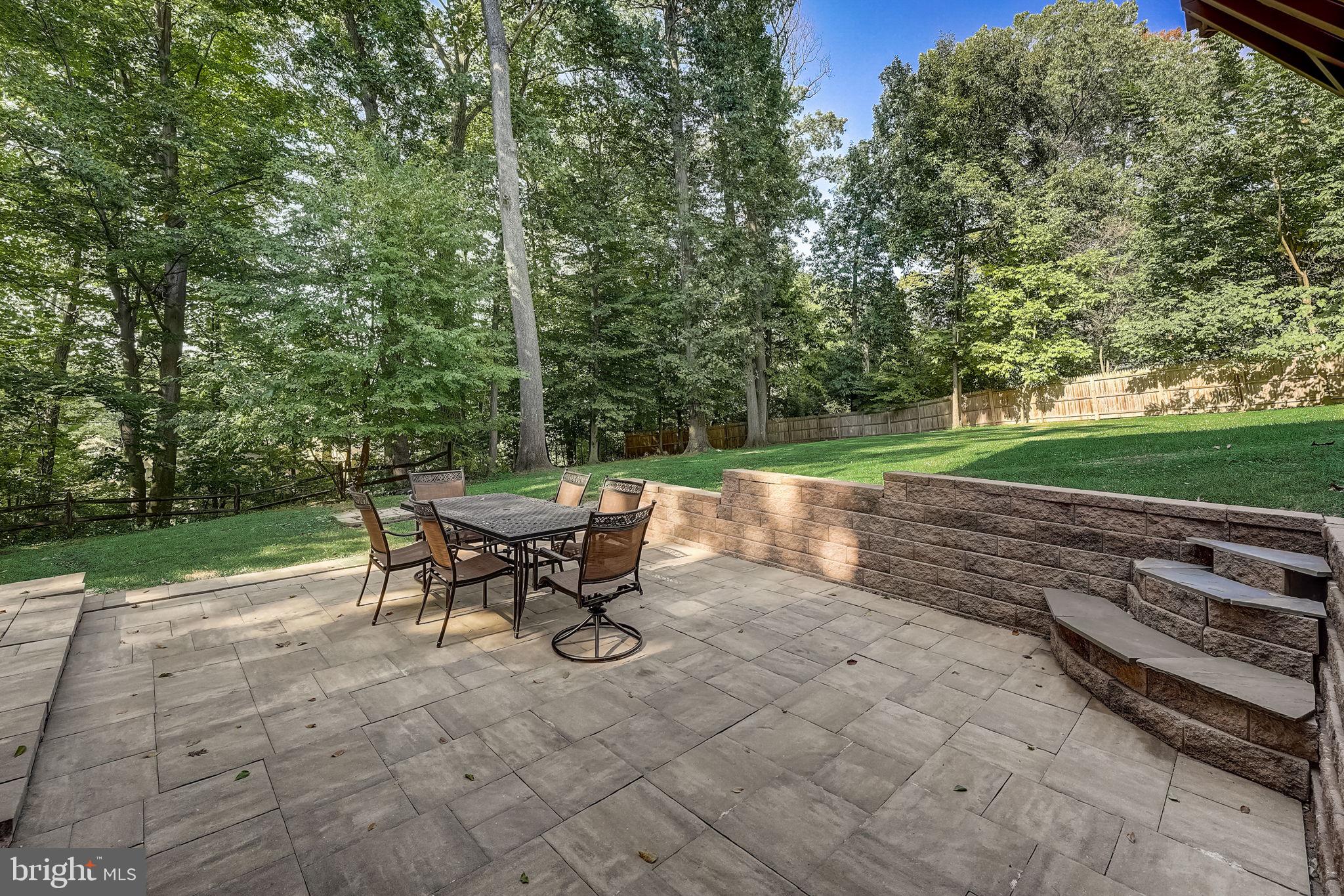 936 Honeysuckle Ln