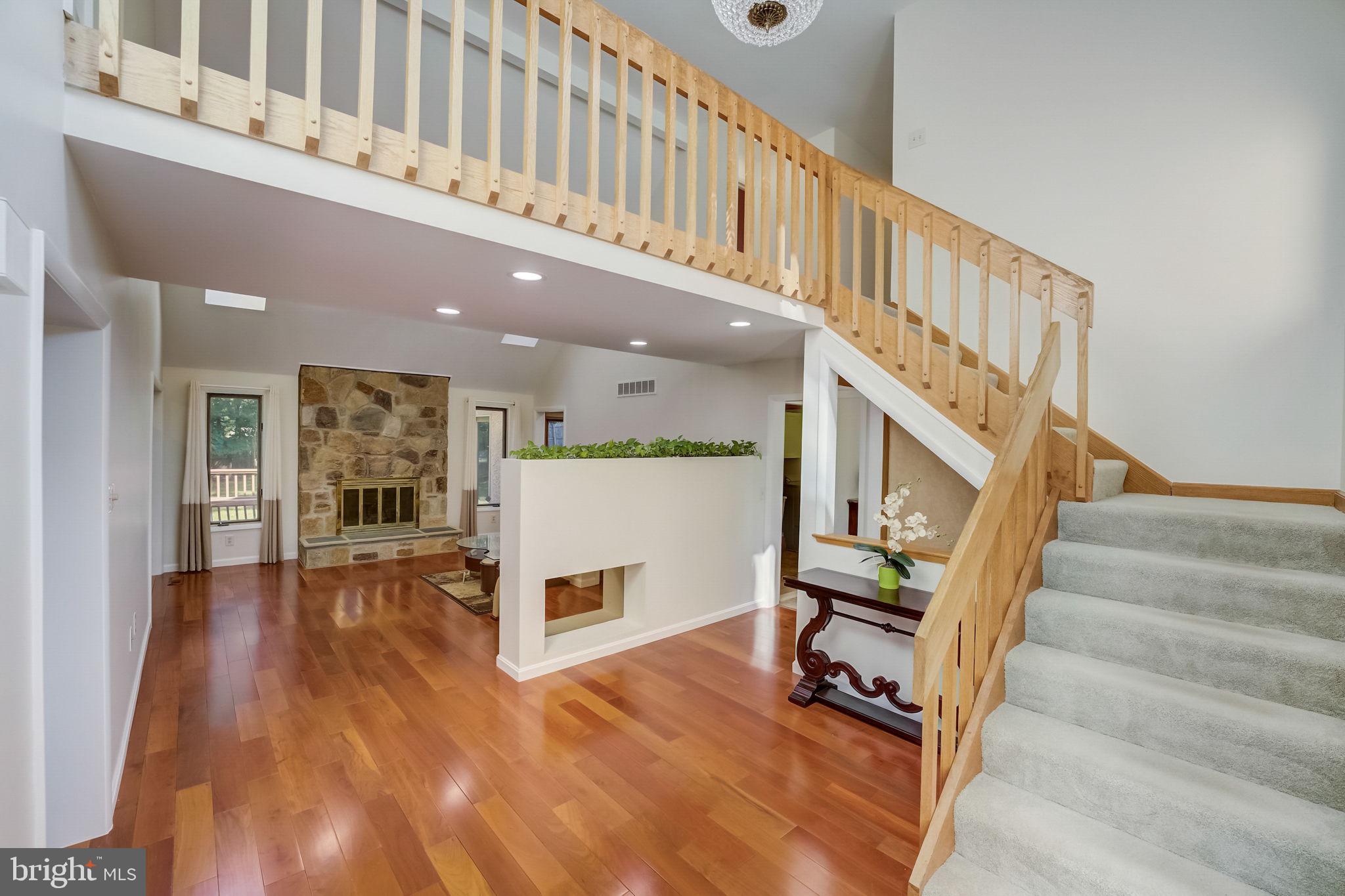936 Honeysuckle Ln