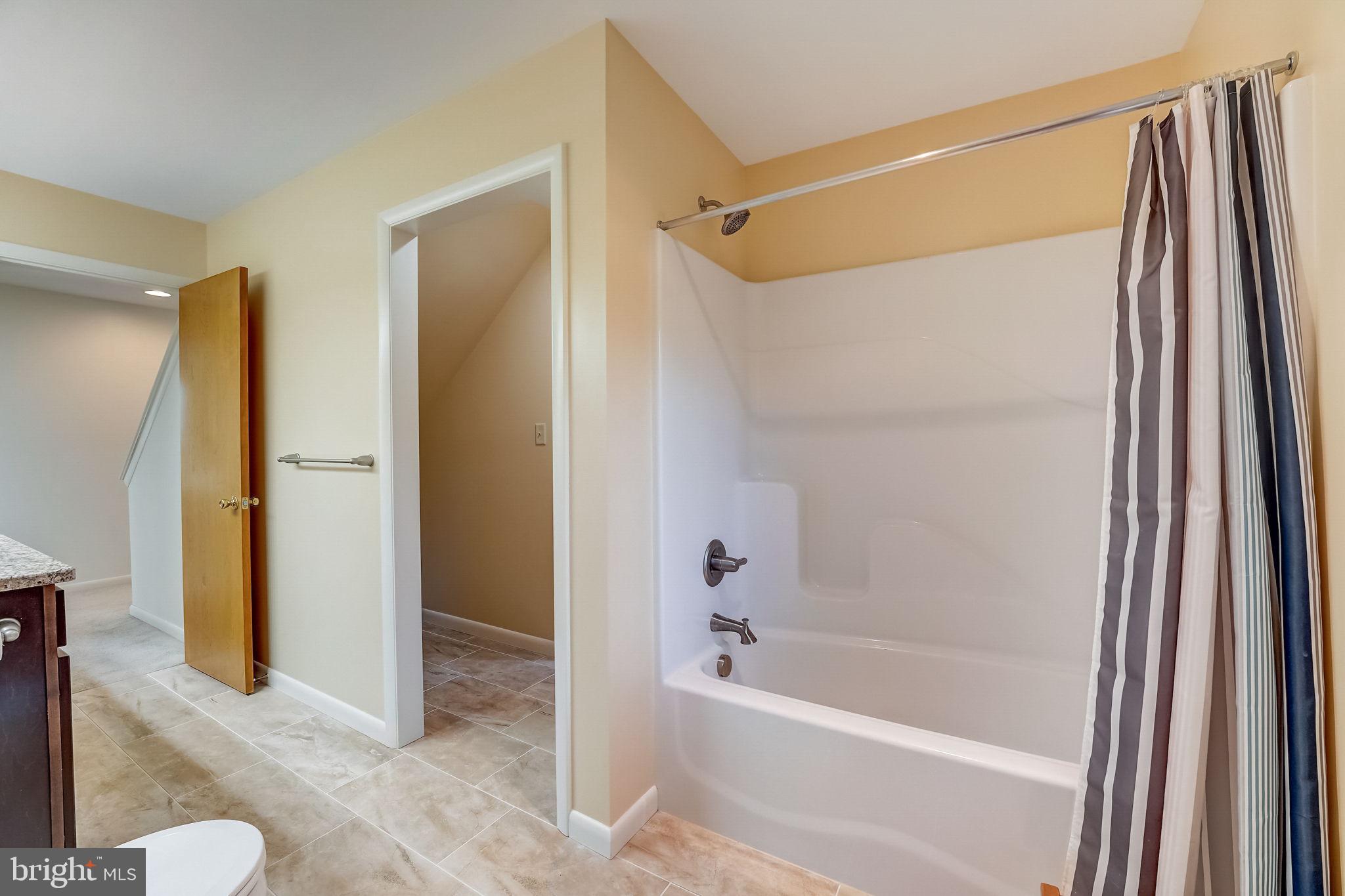936 Honeysuckle Ln