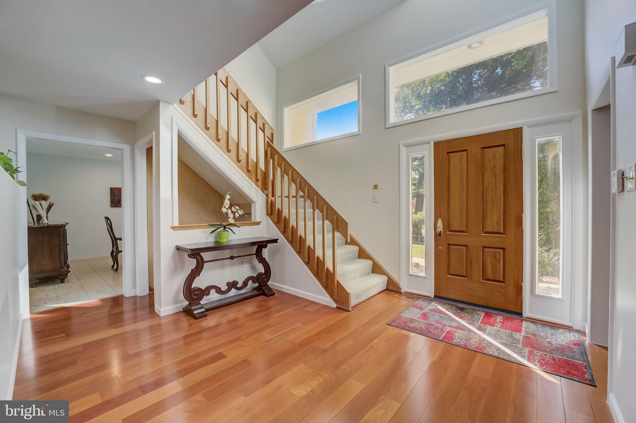 936 Honeysuckle Ln