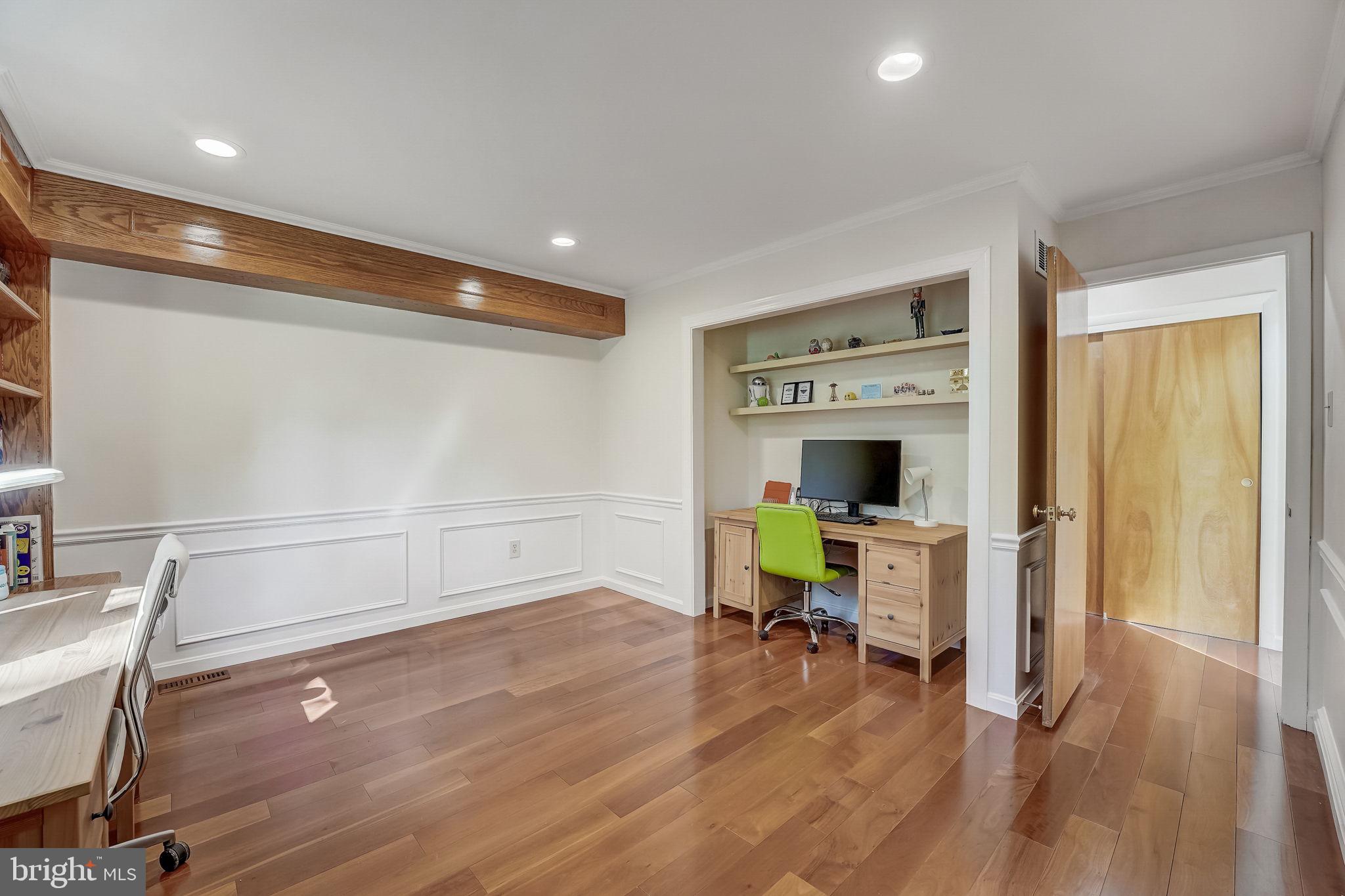 936 Honeysuckle Ln