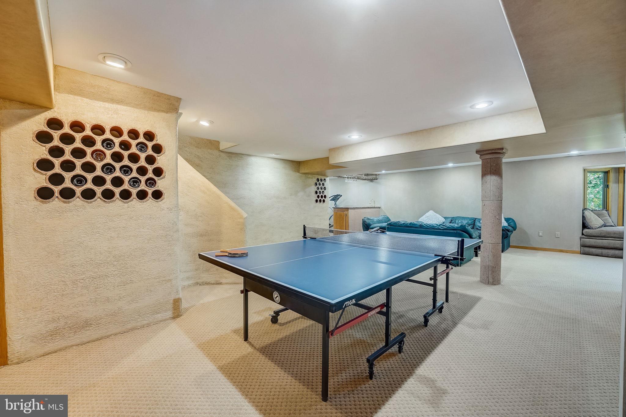 936 Honeysuckle Ln