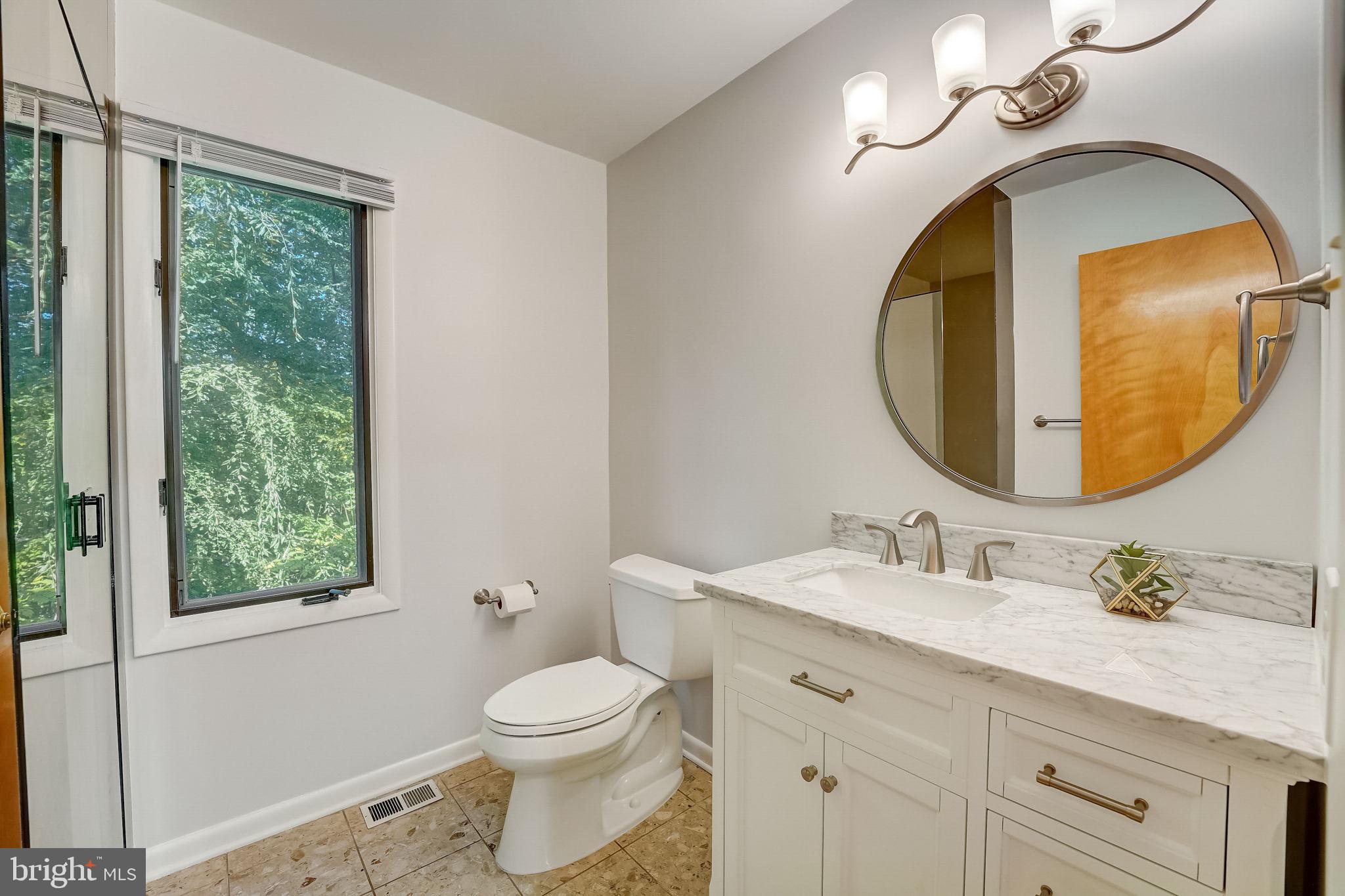 936 Honeysuckle Ln